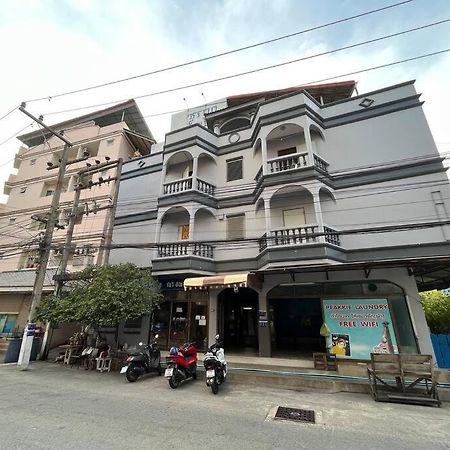 Room101 In Wanna Apartment Pattaya Esterno foto