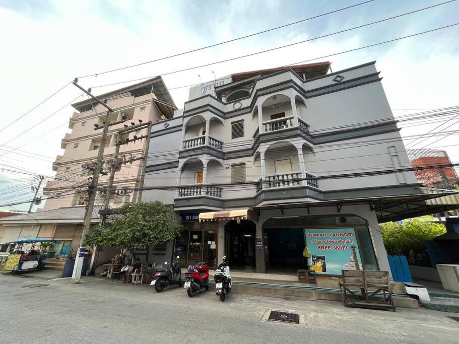 Room101 In Wanna Apartment Pattaya Esterno foto