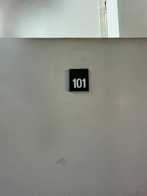 Room101 In Wanna Apartment Pattaya Esterno foto